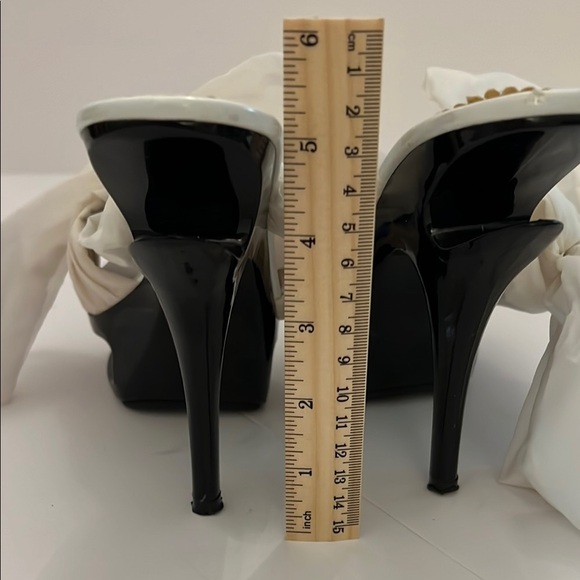 Chic Vintage White & Black Women's Stilello Heels with Lace Up Detail Size 8 - Picture 7 of 11